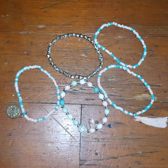 Set of 5 boho stretchy bracelets - Picture 2 of 3